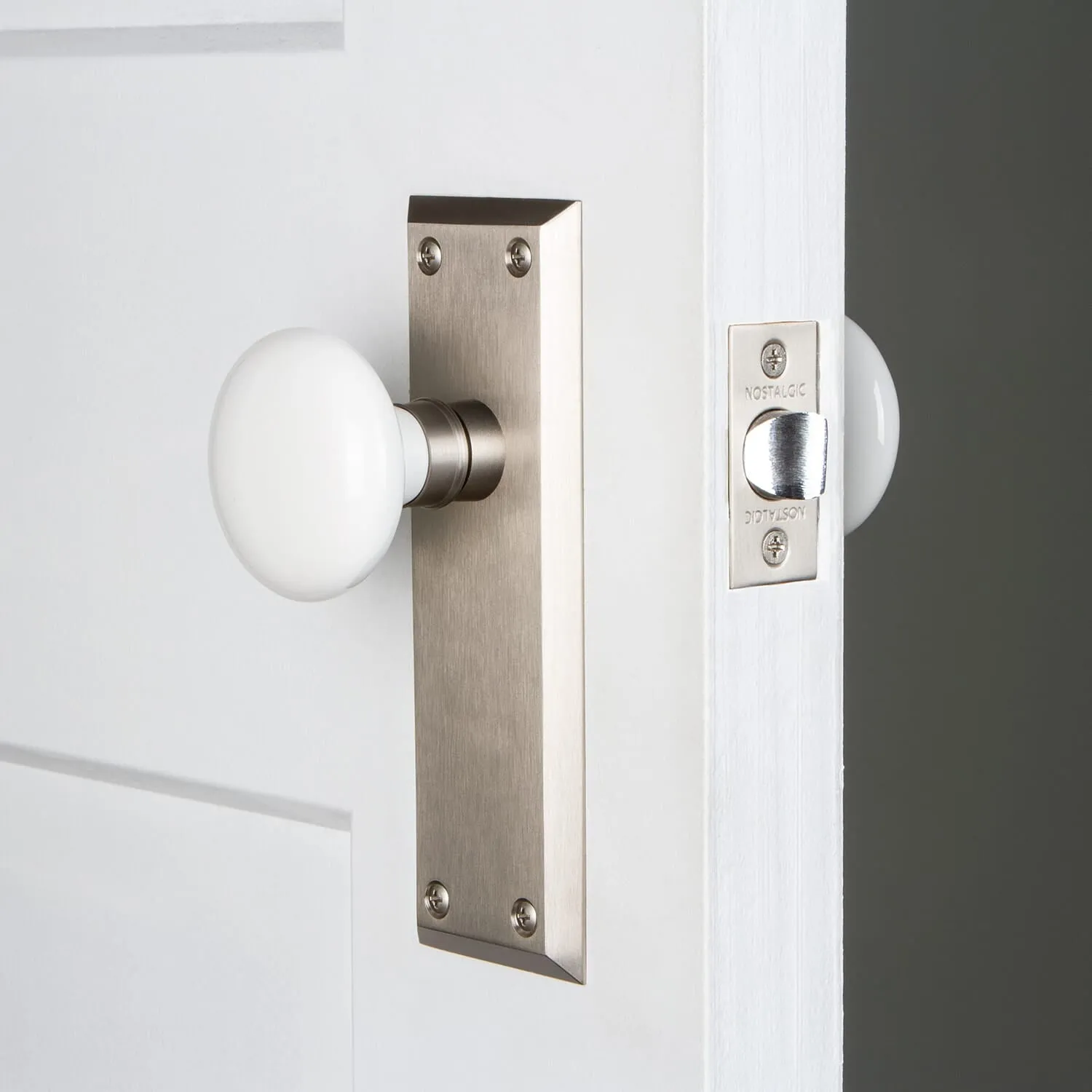 New York Long Plate with White Porcelain Knob in Satin Nickel