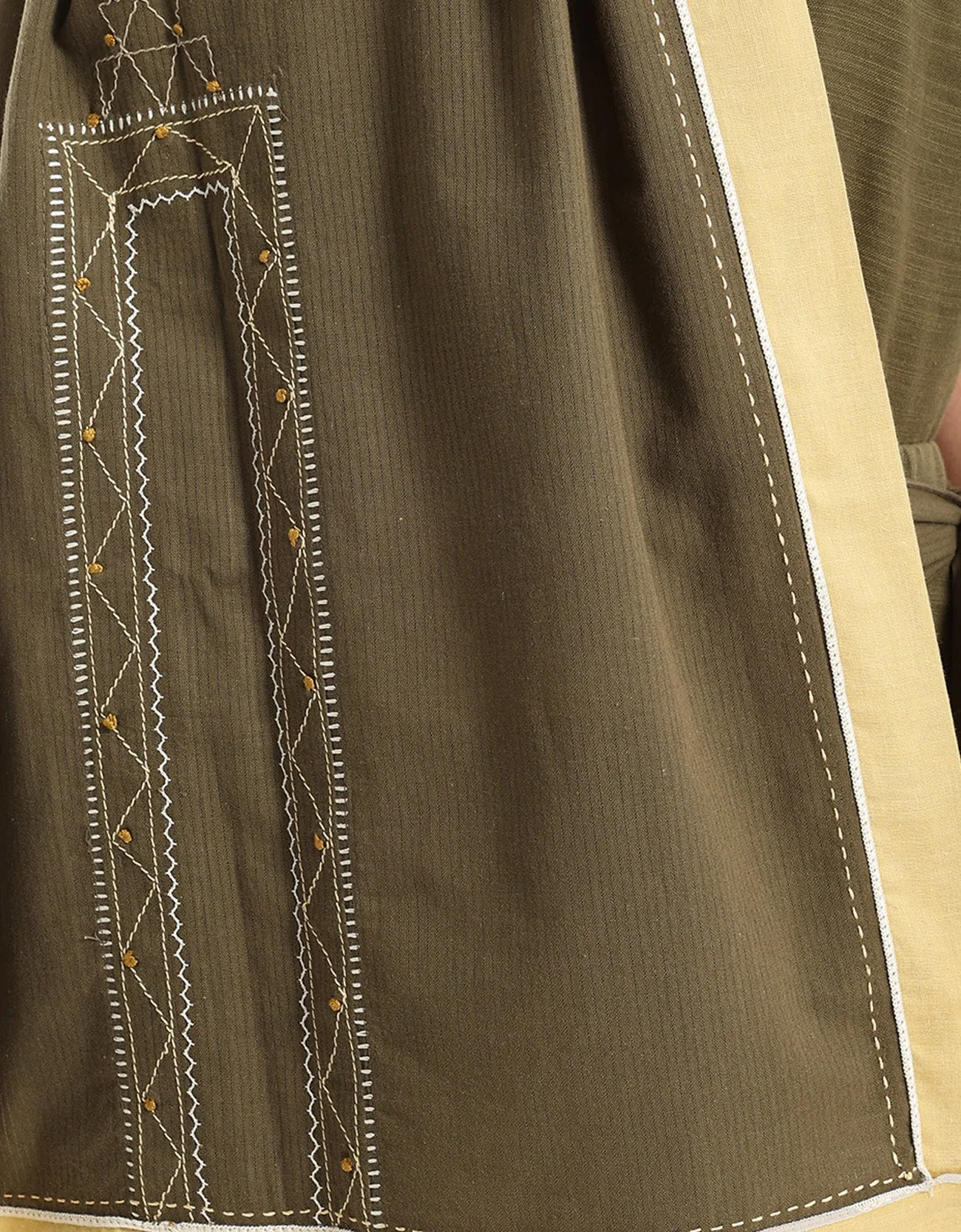 Scarf in cotton with contrast color trim around