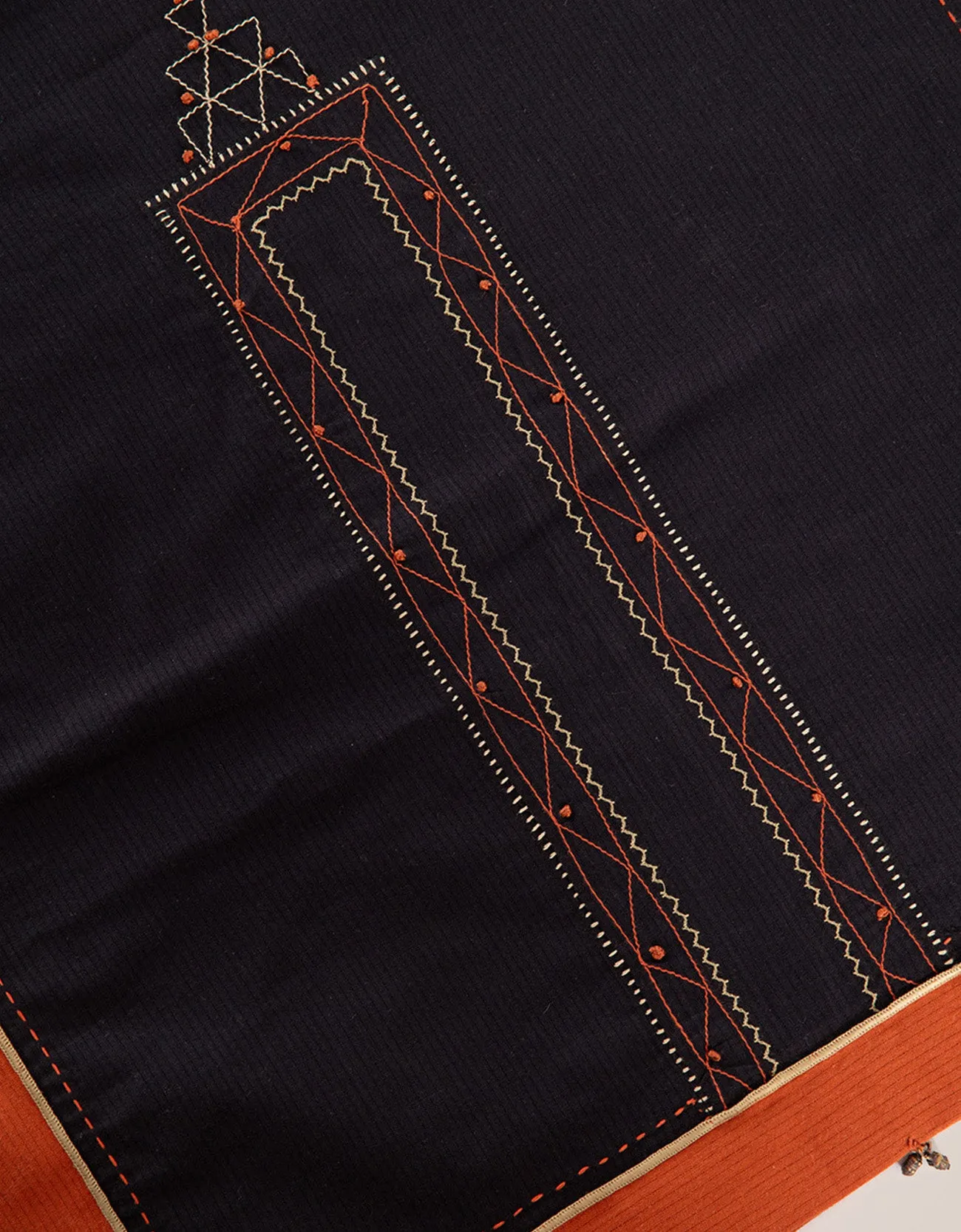 Scarf in cotton with contrast color trim around