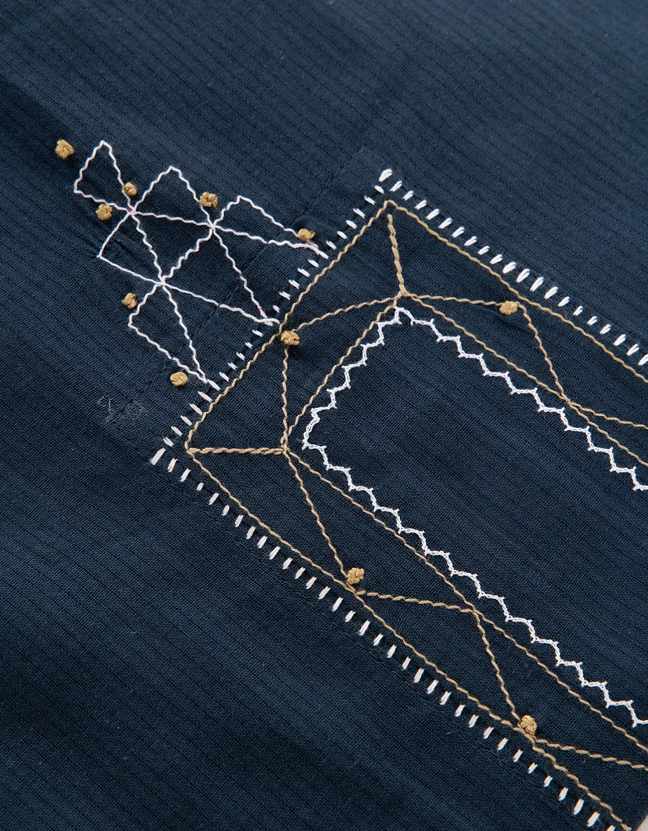 Scarf in cotton with contrast color trim around
