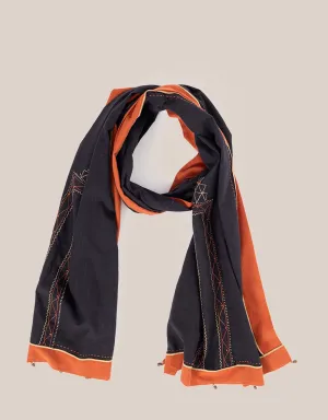Scarf in cotton with contrast color trim around